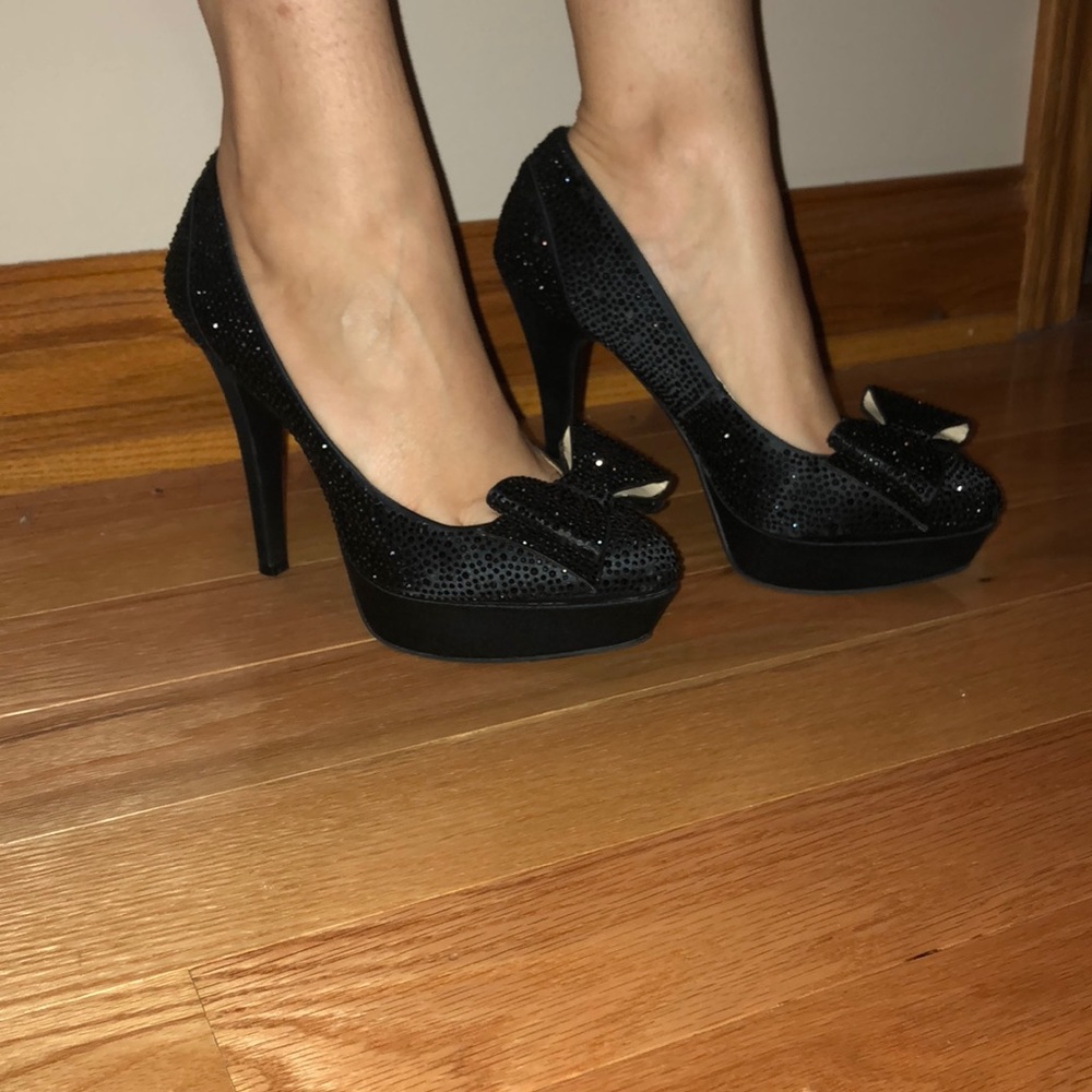 FINAL PRICE INC Black Rhinestone Pumps